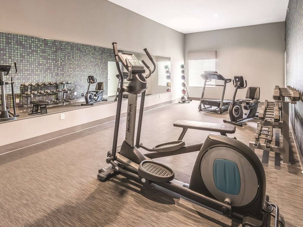 La Quinta Inn & Suites by Wyndham Fort Worth Lake Worth in 5800