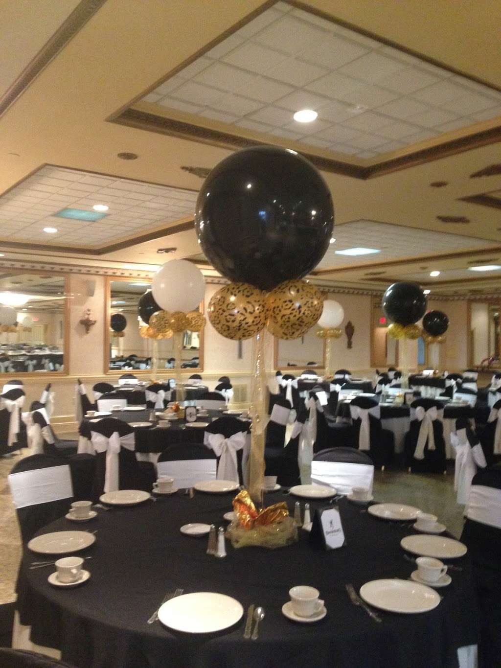 Looney Balloons | 1240 Surrey Rd, West Chester, PA 19382, USA | Phone: (610) 399-1996