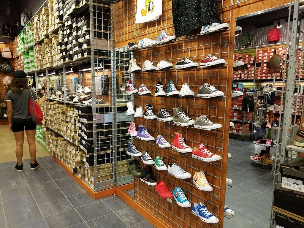 Journeys | 1 Premium Outlet Blvd #819, Tinton Falls, NJ 07753, USA | Phone: (732) 493-0871