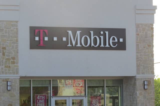 T-Mobile | 2900 E Berry St, Fort Worth, TX 76105, USA | Phone: (817) 531-2184