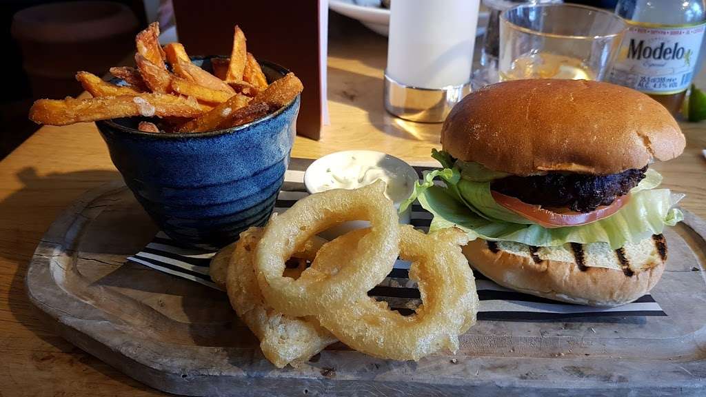 The Orange Tree | 7 Totteridge Village, Totteridge, London N20 8NX, UK | Phone: 020 8343 7031