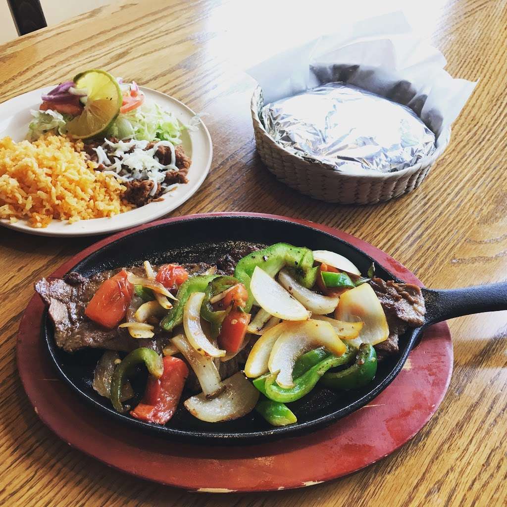 Taqueria Los Comales Lombard | 719 E Roosevelt Rd, Lombard, IL 60148 | Phone: (630) 656-1989