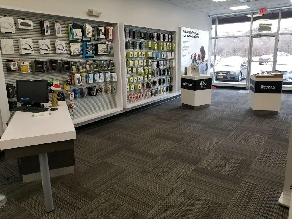 Verizon Authorized Retailer, Your Wireless | 664 Commack Rd, Commack, NY 11725, USA | Phone: (631) 493-0500