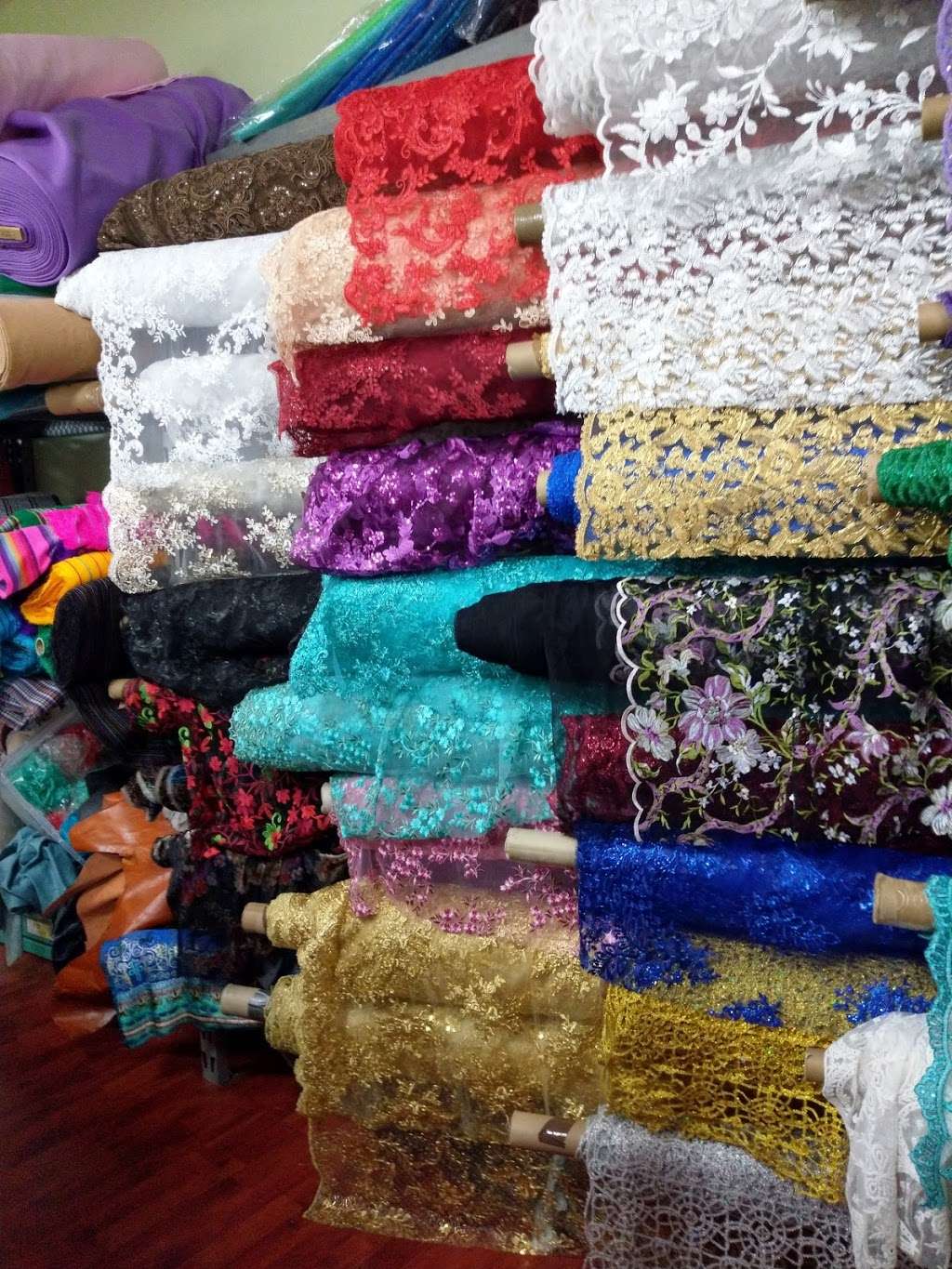 La Amiga Fabrics | 1605 W 1st St, Santa Ana, CA 92703, USA | Phone: (714) 667-0590