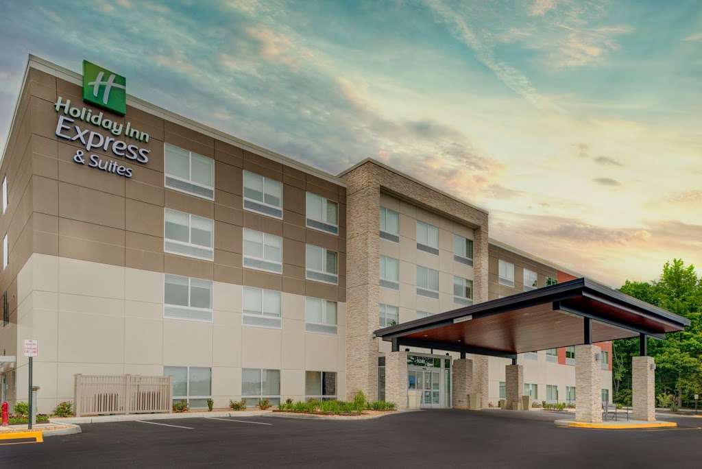 Holiday Inn Express & Suites King George - Dahlgren | 16348 Gateway Lane, King George, VA 22485, USA | Phone: (540) 625-2034