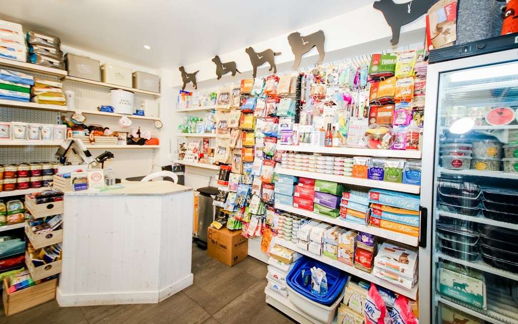 Pet Pavilion | 112 Heath St, Hampstead, London NW3 1DR, UK | Phone: 020 3962 4411