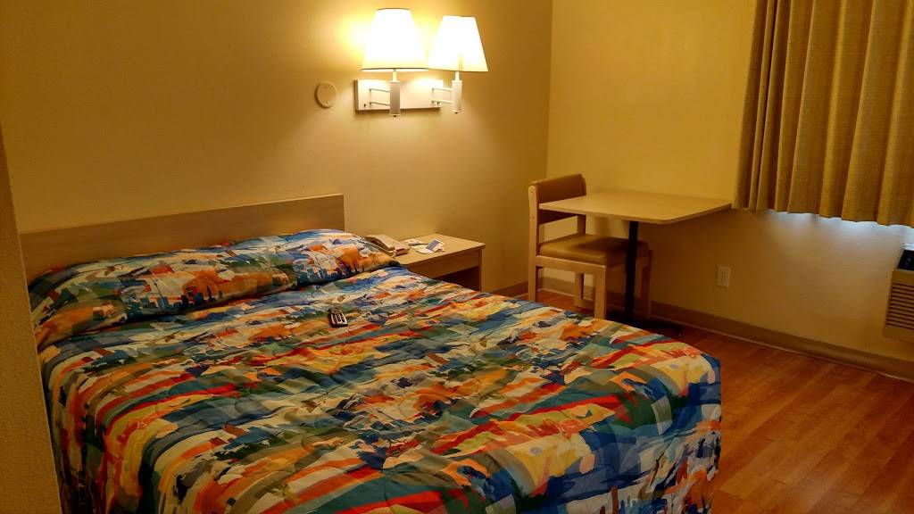 Motel 6 Boise, ID - Airport | 2323 W Airport Way, Boise, ID 83705, USA | Phone: (208) 344-3506