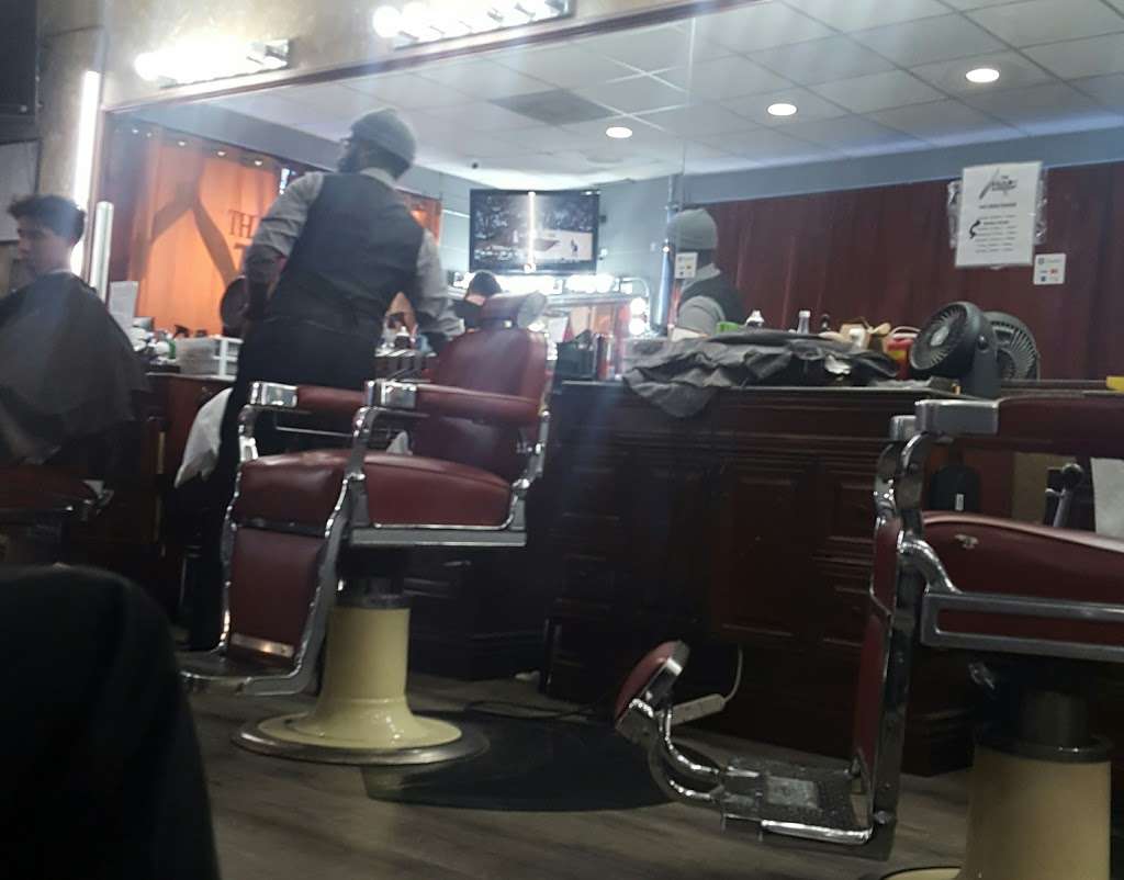 Blade Barbershop | 16851 Victory Blvd #5560, Van Nuys, CA 91406, USA | Phone: (818) 786-1353