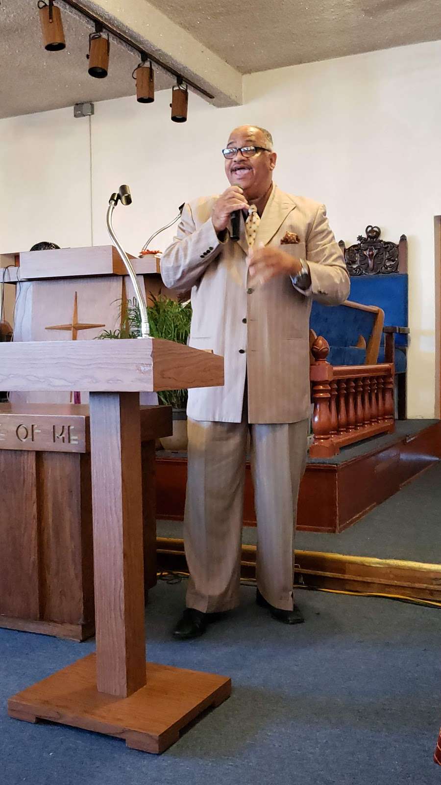 Pastor Craig Lowe | 8018 S Main St, Los Angeles, CA 90003