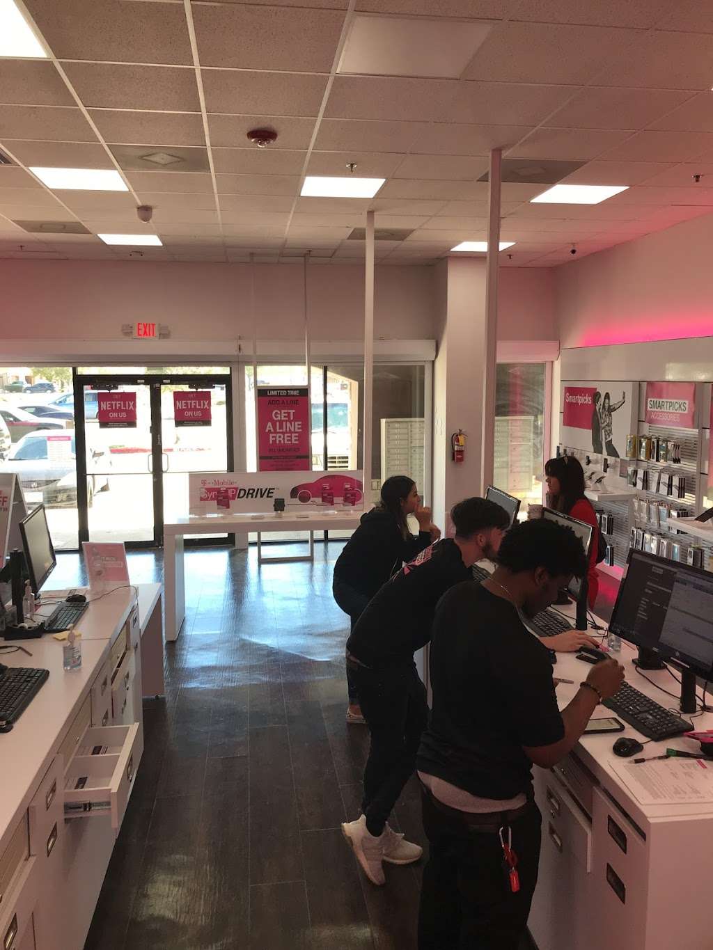 T-Mobile | 8201 Broadway St Ste 151, Pearland, TX 77581, USA | Phone: (281) 741-3081