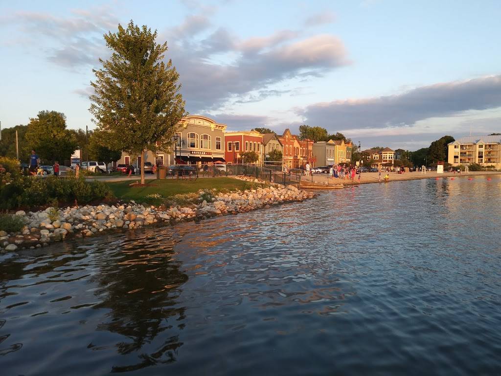 Lakefront Park | 222 W Wisconsin Ave, Pewaukee, WI 53072, USA | Phone: (262) 691-0770