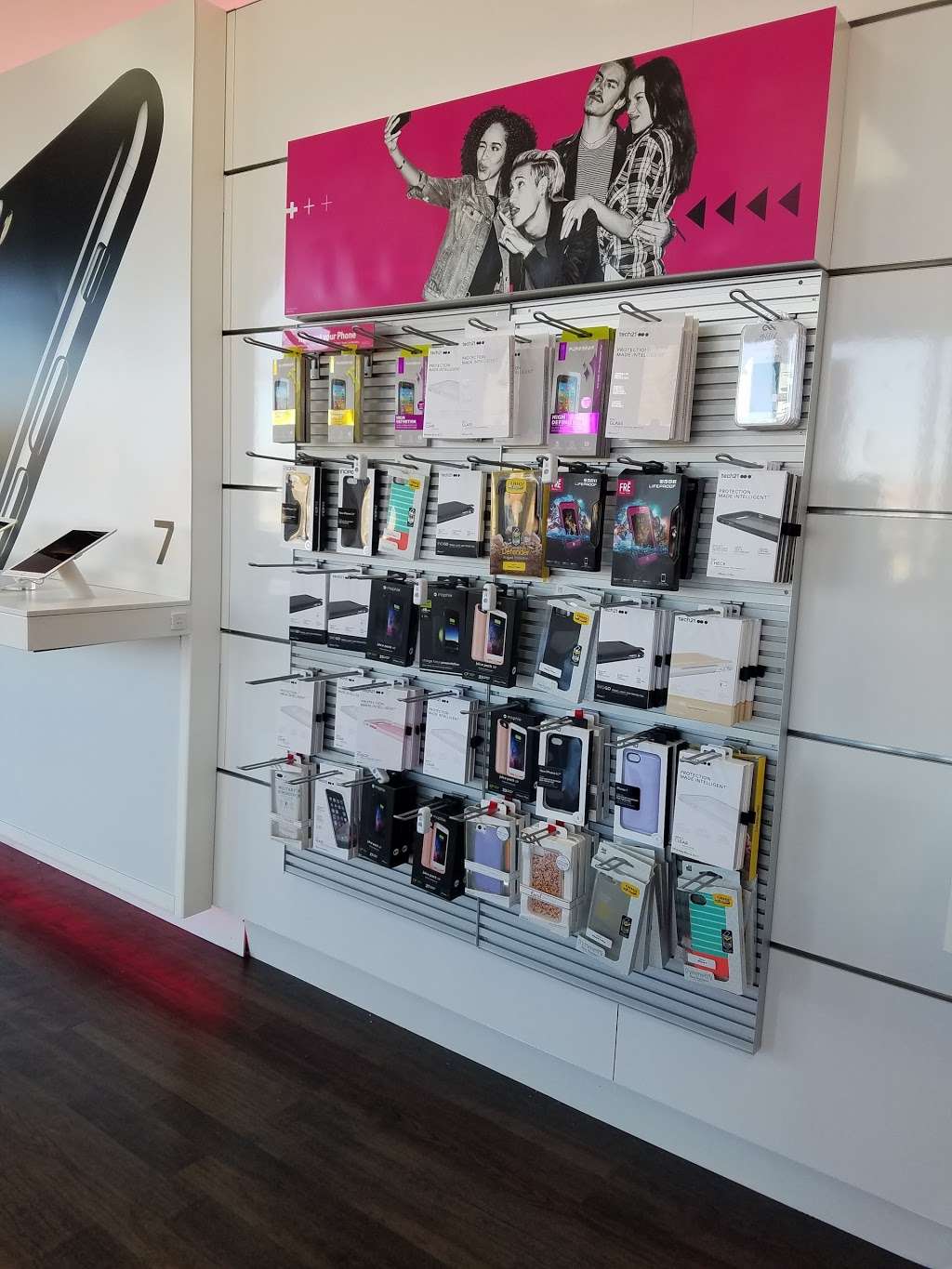 T-Mobile | 2071 Orchard Rd, Montgomery, IL 60538, USA | Phone: (630) 844-6609