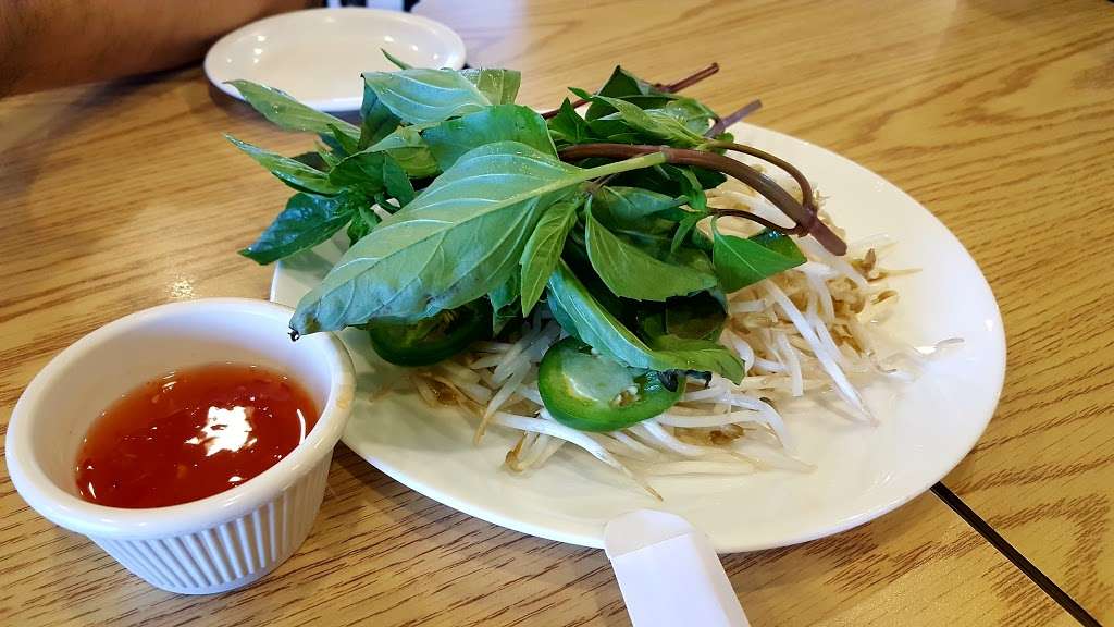 Pho Viet | 5475 S 27th St, Milwaukee, WI 53221, USA | Phone: (414) 282-8852