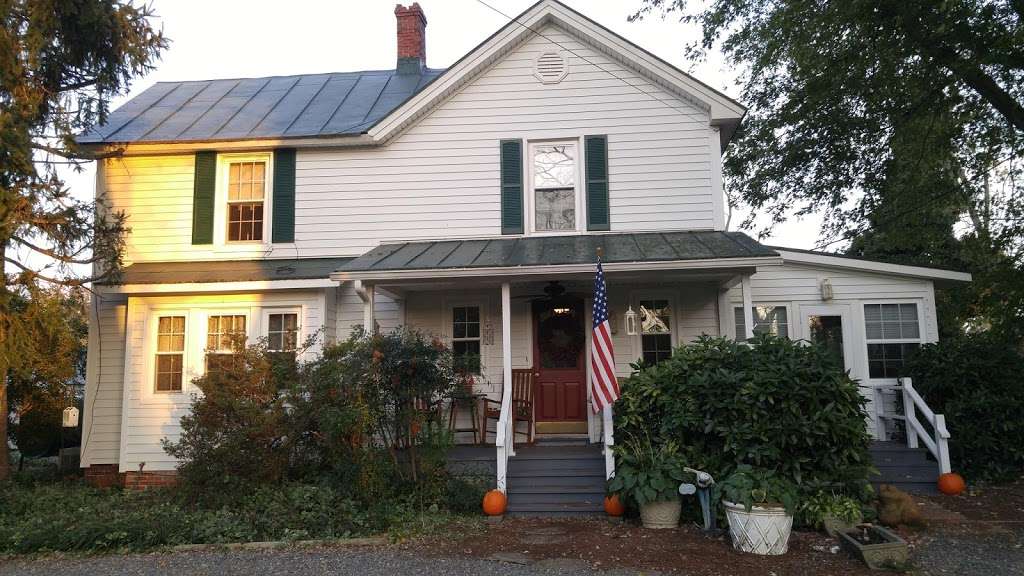 Ebb Tide Bed and Breakfast | 441 Main St, Reedville, VA 22539, USA | Phone: (804) 220-2177