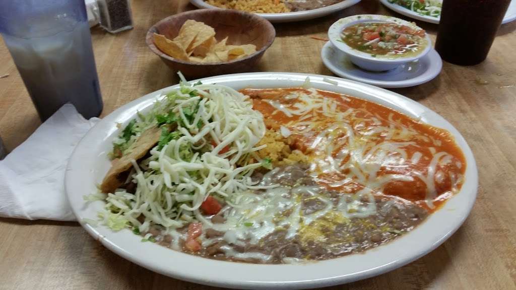 Las Lomas Restaurant | 15677 Roxford St, Sylmar, CA 91342, USA | Phone: (818) 367-2311