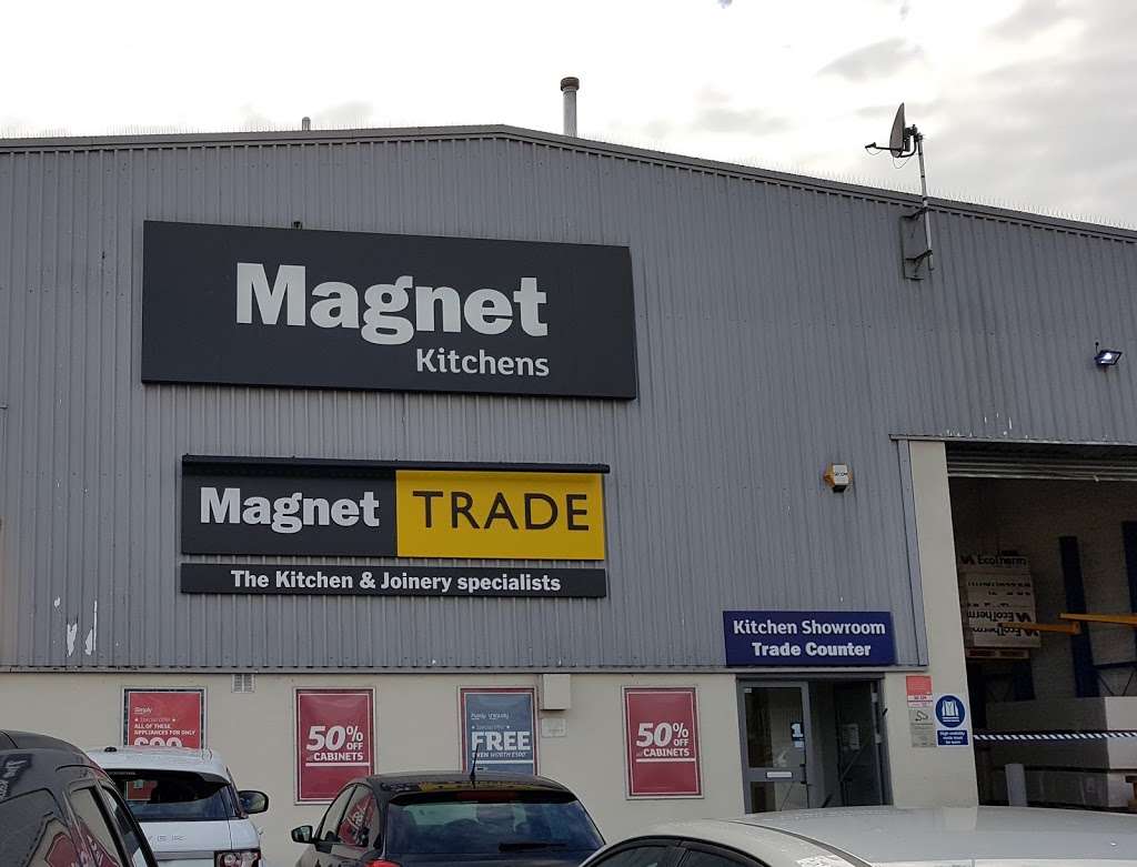 Magnet Kitchens | Unit C9, Thornton Road Industrial Estate, Peall Rd, Croydon CR0 3BT, UK | Phone: 020 8684 5691