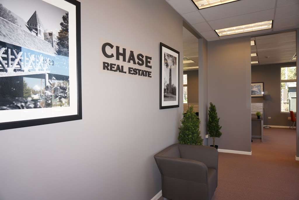 Chase Real Estate | 1903 Springbrook Square Dr, Naperville, IL 60564, USA | Phone: (630) 527-0095