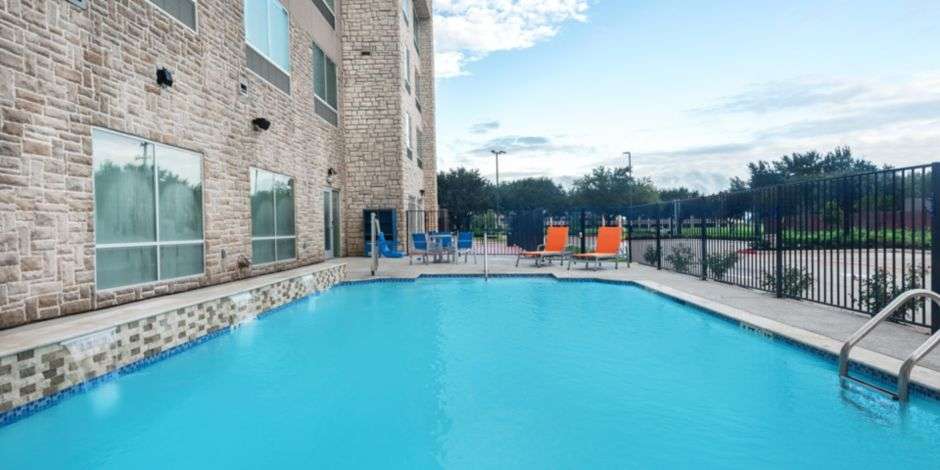 Holiday Inn Express & Suites Houston SW - Missouri City | 5007 Hwy 6, Missouri City, TX 77459 | Phone: (281) 969-8650