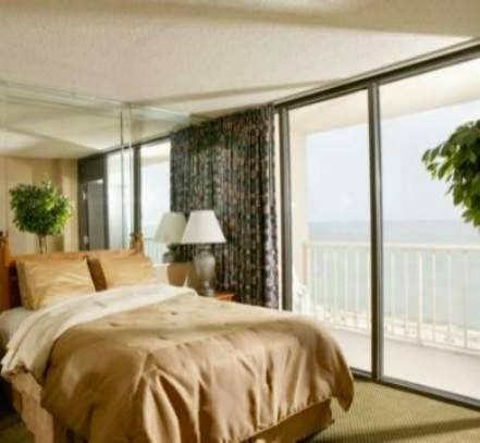 Beach Quarters Resort Hotel | 501 Atlantic Ave, Virginia Beach, VA 23451, USA | Phone: (800) 345-3186