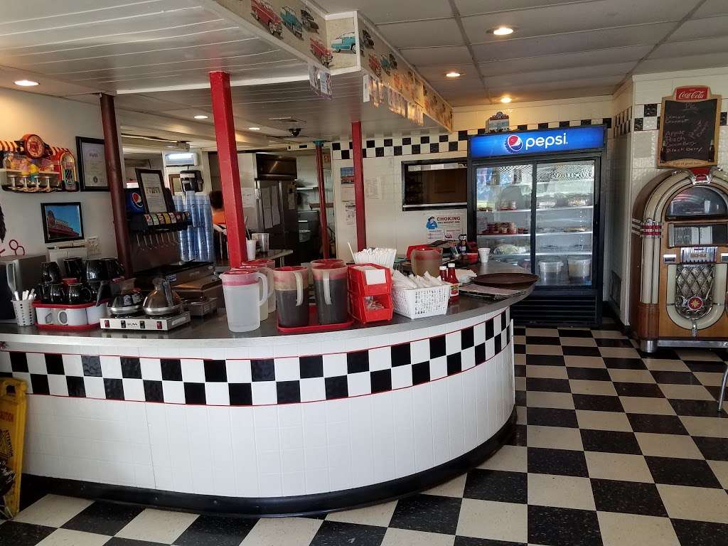 58 Diner | 300 E 10th St, Holden, MO 64040, USA | Phone: (816) 732-4019