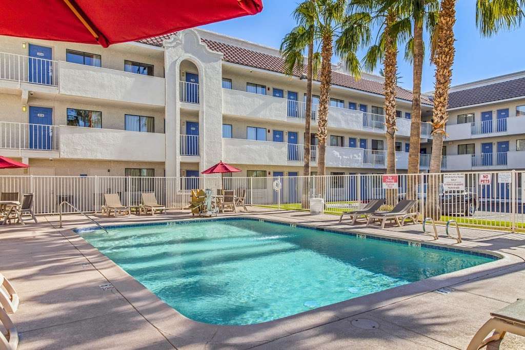 Motel 6 Phoenix West | 1530 N 52nd Dr, Phoenix, AZ 85043, USA | Phone: (602) 272-0220