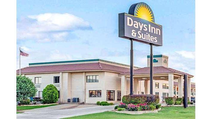 Days Inn by Wyndham Oklahoma City | 12013 N. I-35 Service Rd I-35 Exit 137 and, NE 122nd St, Oklahoma City, OK 73131, USA | Phone: (405) 478-2554