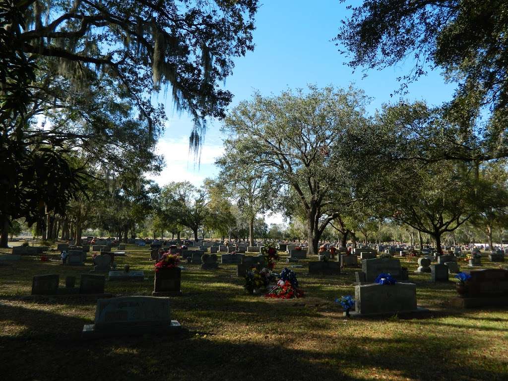 Wildwood Cemetery | 985 Square Lake Dr, Bartow, FL 33830, USA