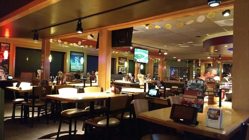 Applebees Grill + Bar | 125 S Randall Rd, Elgin, IL 60123, USA | Phone: (847) 697-4897