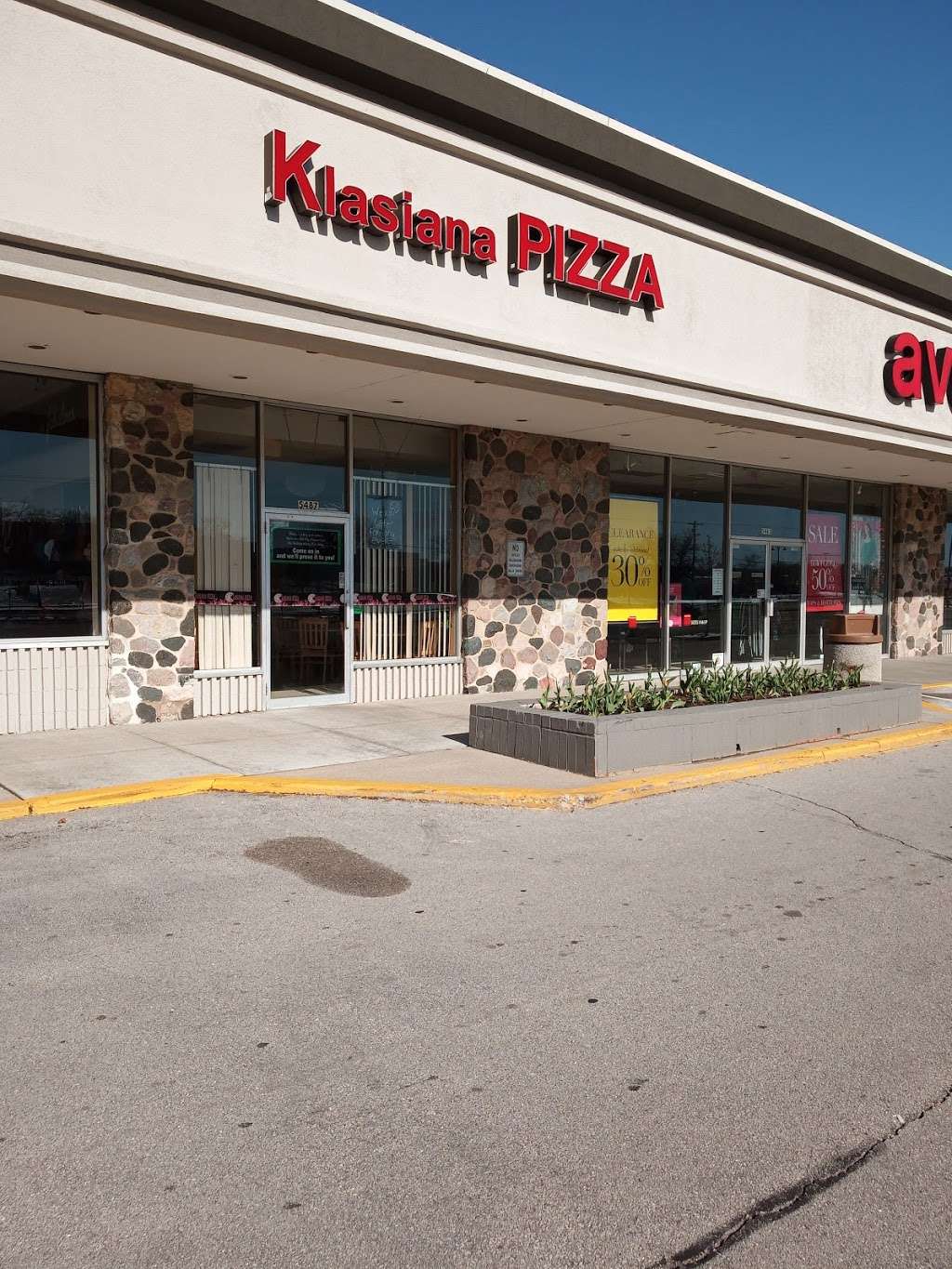 Klasiana Pizza | 1130, 5487 S 76th St, Greendale, WI 53129, USA | Phone: (414) 421-0000