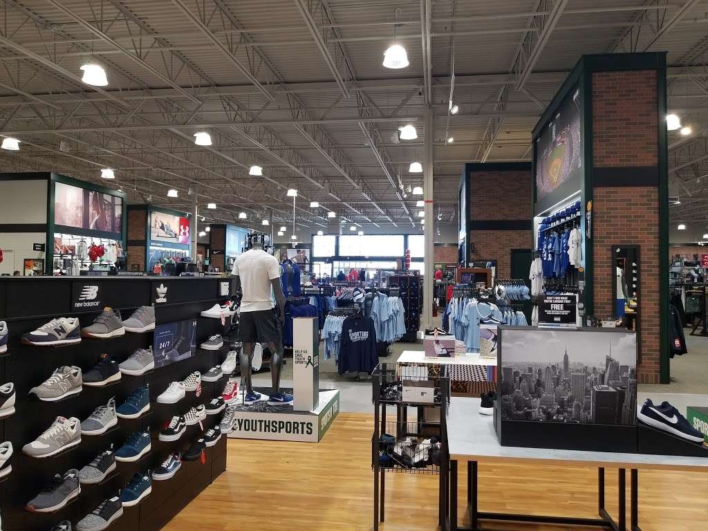 DICK'S Sporting Goods - 840 NW Blue Pkwy, Lee's Summit, MO 64086