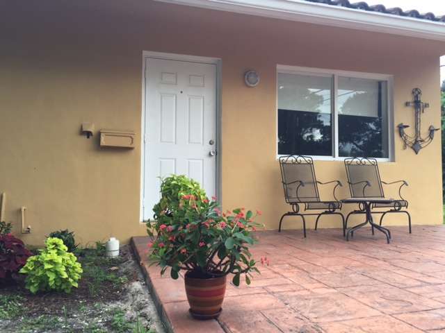 Vacation Cottage | 510 SW 17th St, Fort Lauderdale, FL 33315, USA | Phone: (954) 682-5525