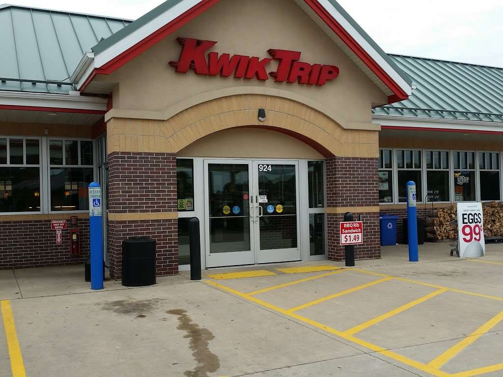 Kwik Trip | 924 Fleetfoot Dr, Waukesha, WI 53186, USA | Phone: (262) 446-3313