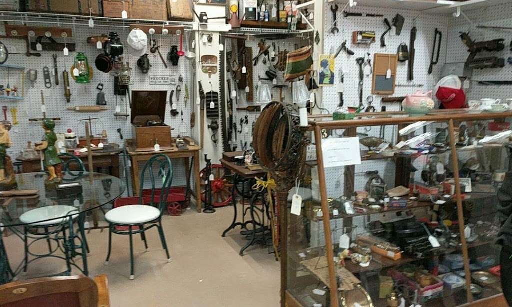 Conroe-Woodlands Antique Mall | 3700 South Loop 336 East, Conroe, TX 77301, USA | Phone: (936) 494-3934