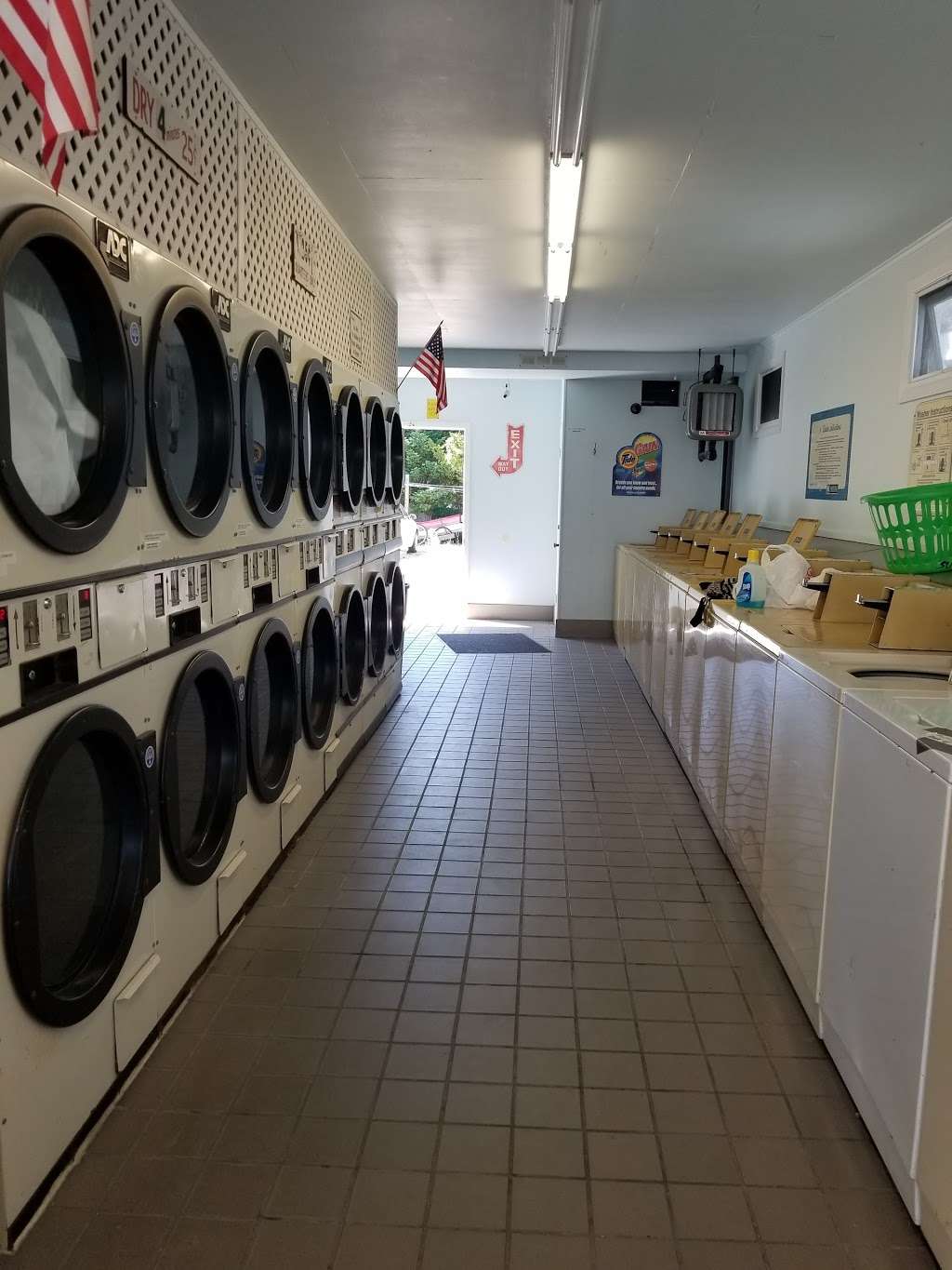 Surf City Laundromat | 1709 Long Beach Blvd, Surf City, NJ 08008 | Phone: (609) 494-0000