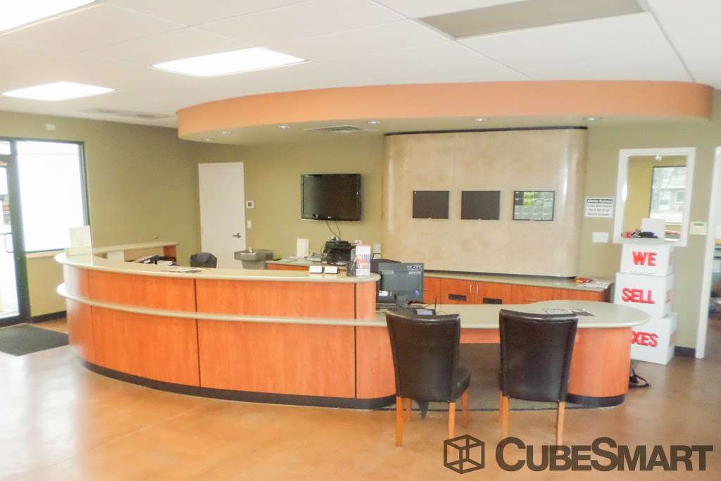 CubeSmart Self Storage | 6201 S Harlem Ave, Chicago, IL 60638, USA | Phone: (773) 586-0400
