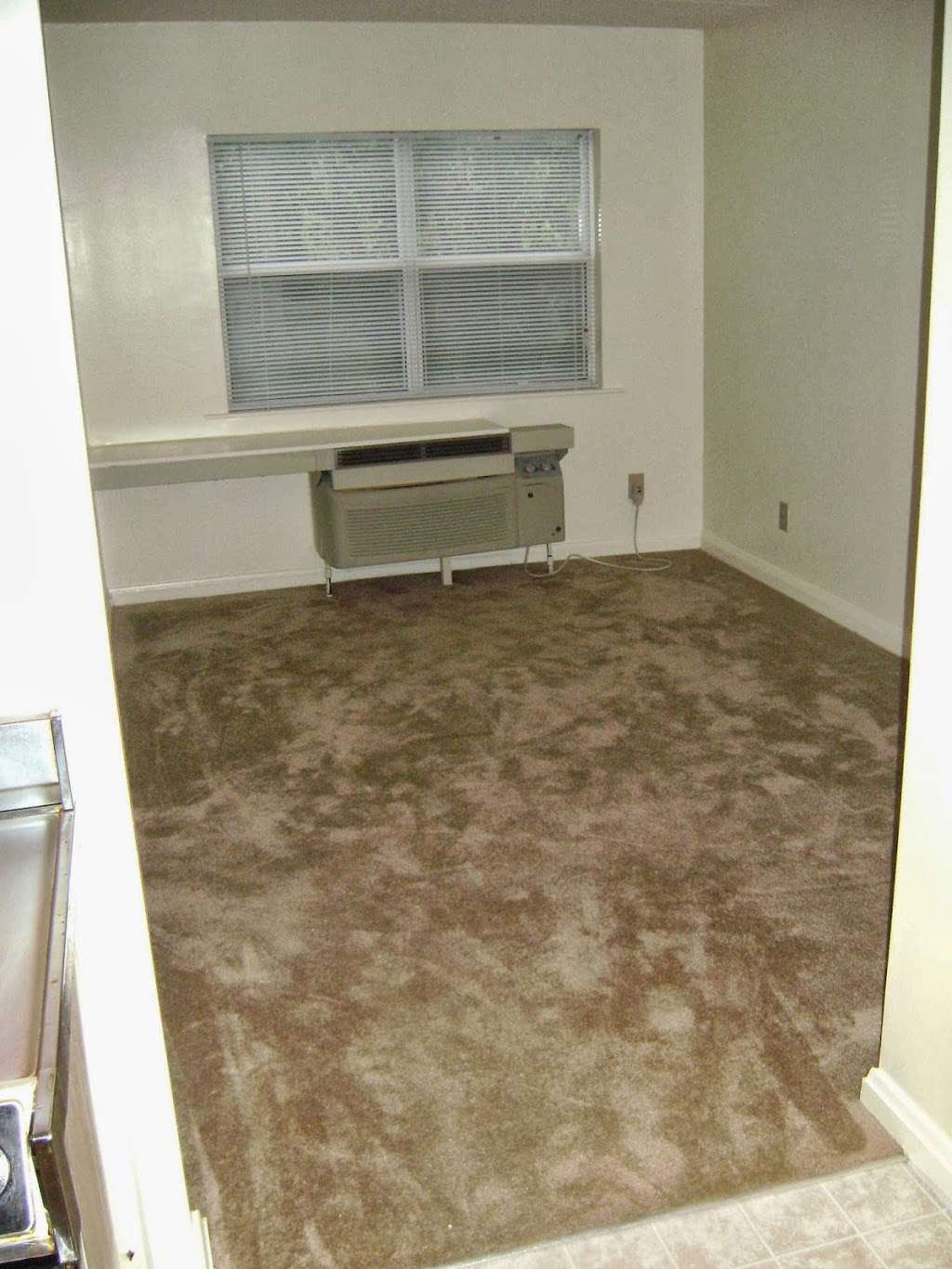 McAlpine Terrace-Glen Cove Apartments | 6130 Pineburr Rd, Charlotte, NC 28211 | Phone: (704) 336-8895