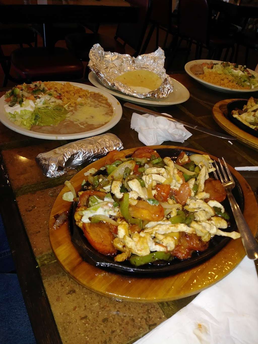 El Beso | 2993 South Grove Boulevard, Bargersville, IN 46106, USA | Phone: (317) 535-3355