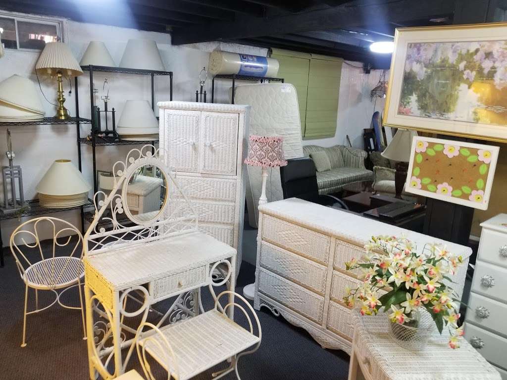 Quality Pre-Loved Furniture & More! | 625 Daniel Webster Hwy, Merrimack, NH 03054, USA | Phone: (603) 732-7200