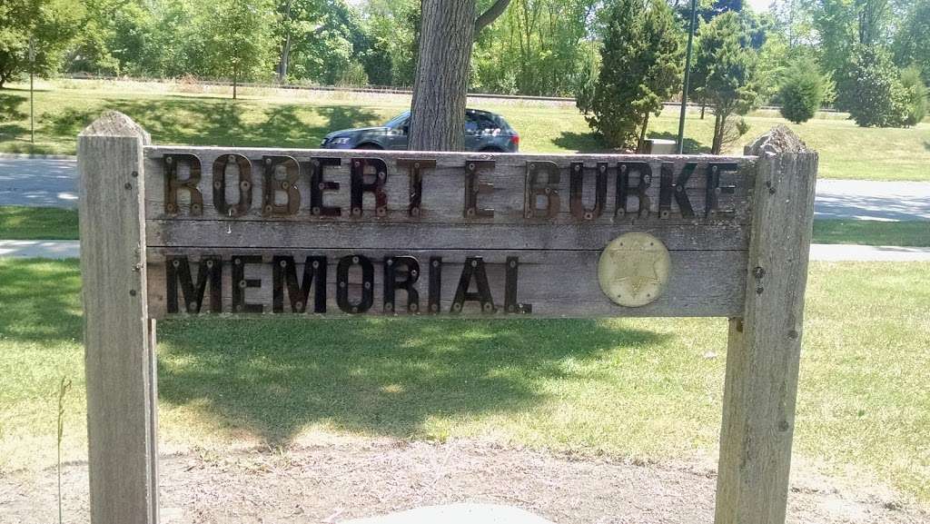 Robert E. Burke Memorial Park | Green Bay Rd, Winnetka, IL 60093, USA