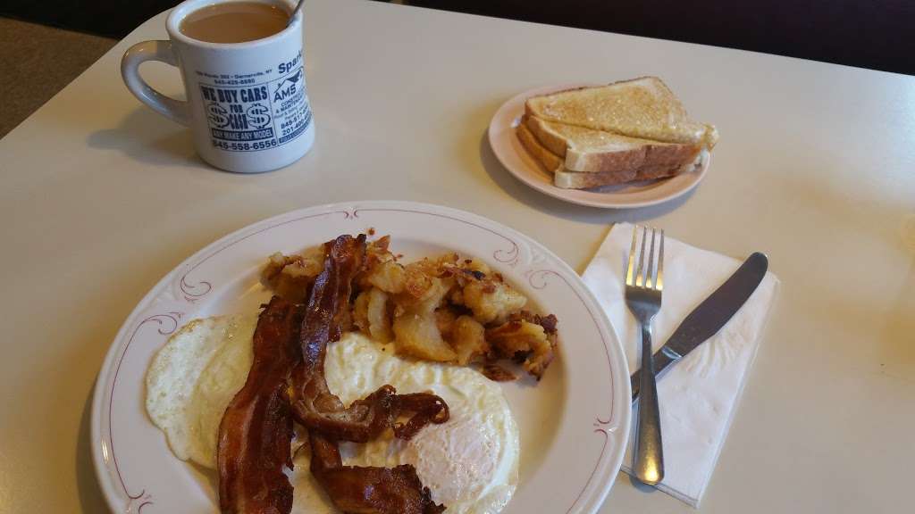 Sparkys Diner | 129 Ramapo Rd, Garnerville, NY 10923, USA | Phone: (845) 429-8880