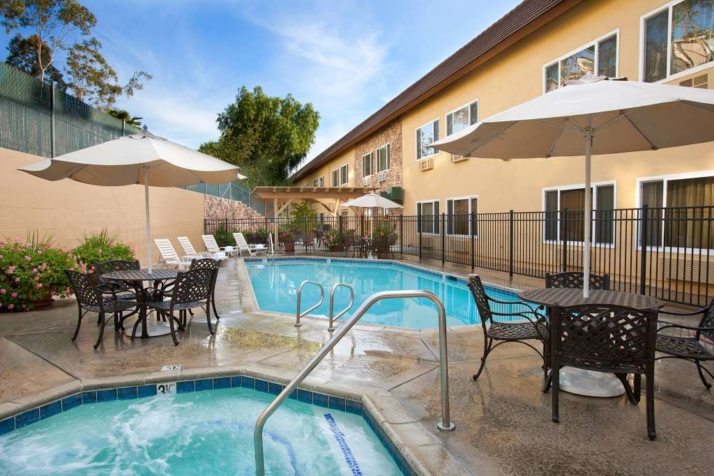 Ayres Hotel Corona East | 2260 Griffin Way, Corona, CA 92879, USA | Phone: (951) 734-2140