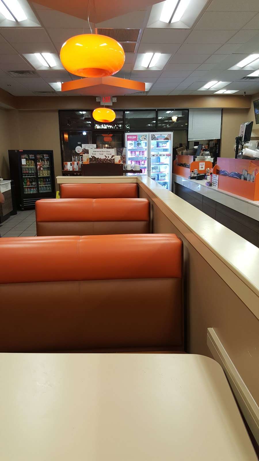 Dunkin Donuts | 48 Main St, Reisterstown, MD 21136, USA | Phone: (410) 833-0411