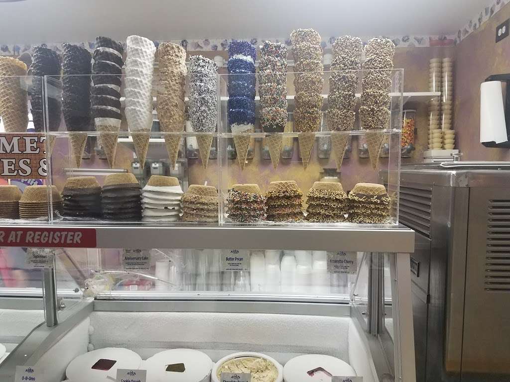 Lickety Split Ice Cream Shoppe | 1241, 507 E Baltimore St, Wilmington, IL 60481, USA