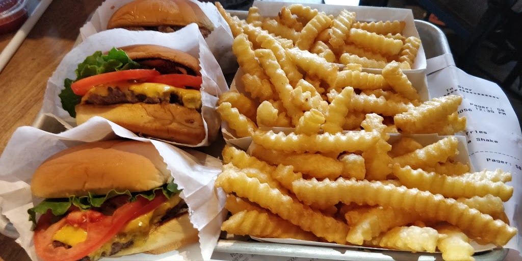 Shake Shack | 1 Old Fulton St, Brooklyn, NY 11201, USA | Phone: (347) 435-2676