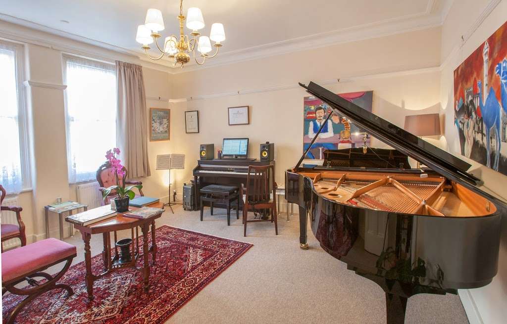 Piano Lessons London by WKMT | 40 Kensington Hall Gardens, Beaumont Avenue, Hammersmith, London W14 9LT, UK | Phone: 020 7101 4479