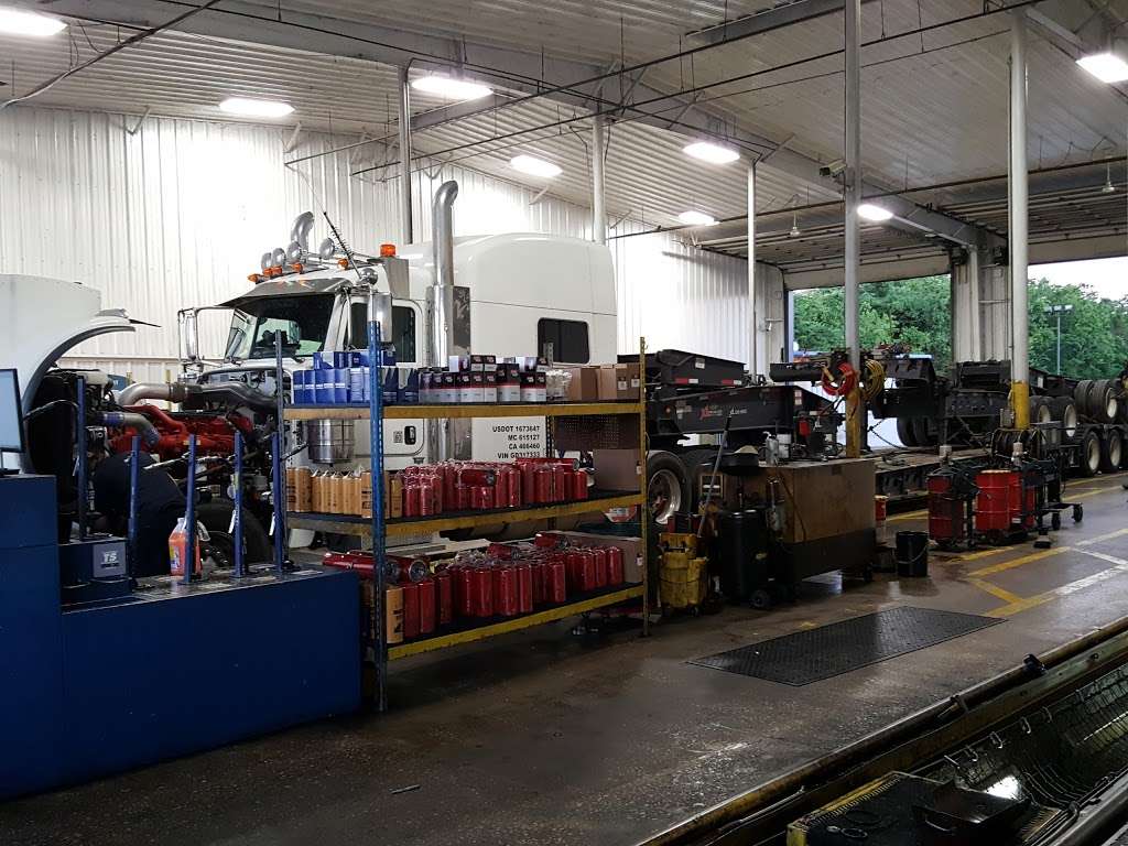 Speedco Truck Lube and Tires | 2110 East Fwy, Baytown, TX 77521, USA | Phone: (281) 424-7267