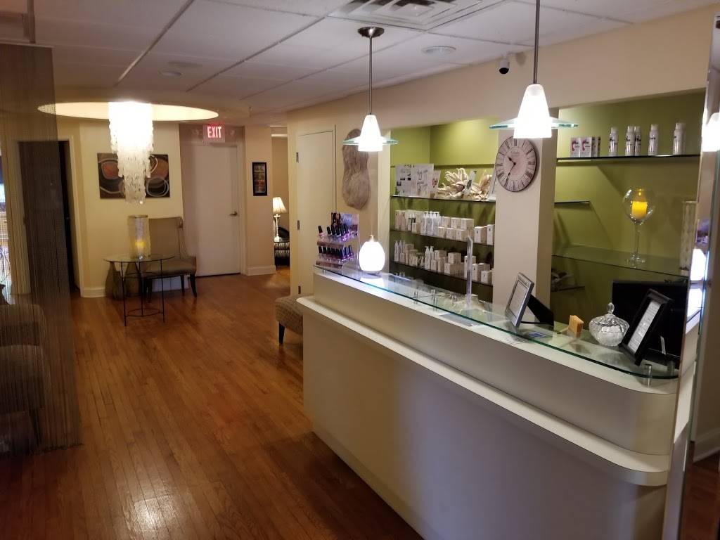 Cortos Blow Dry Bar | 20 Buffalo St, Hamburg, NY 14075, USA | Phone: (716) 648-3120