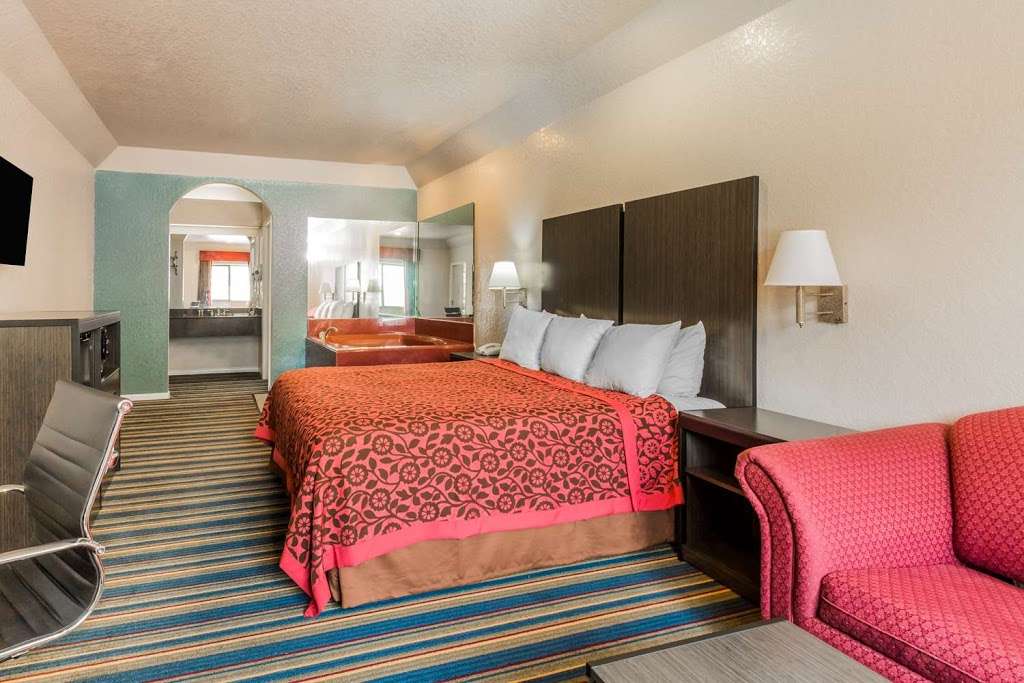 Days Inn by Wyndham Dickinson TX | 3710 Gulf Fwy, Dickinson, TX 77539, USA | Phone: (281) 534-9800