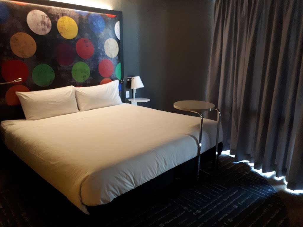 ibis Styles New York LaGuardia Airport | 100-33 Ditmars Blvd, East Elmhurst, NY 11369, USA | Phone: (718) 606-7400