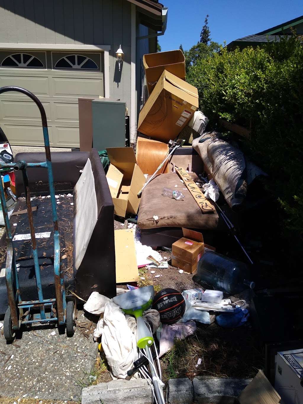 JUNKMAN HAULING and Property Cleanup | 1019 Petaluma Hill Rd, Santa Rosa, CA 95404, USA | Phone: (707) 537-1899